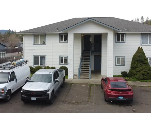 10 Dion Ct, Shady Cove, OR 97539