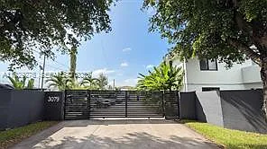 3 bed, 2.5 bath, $3,750 — Photo 1