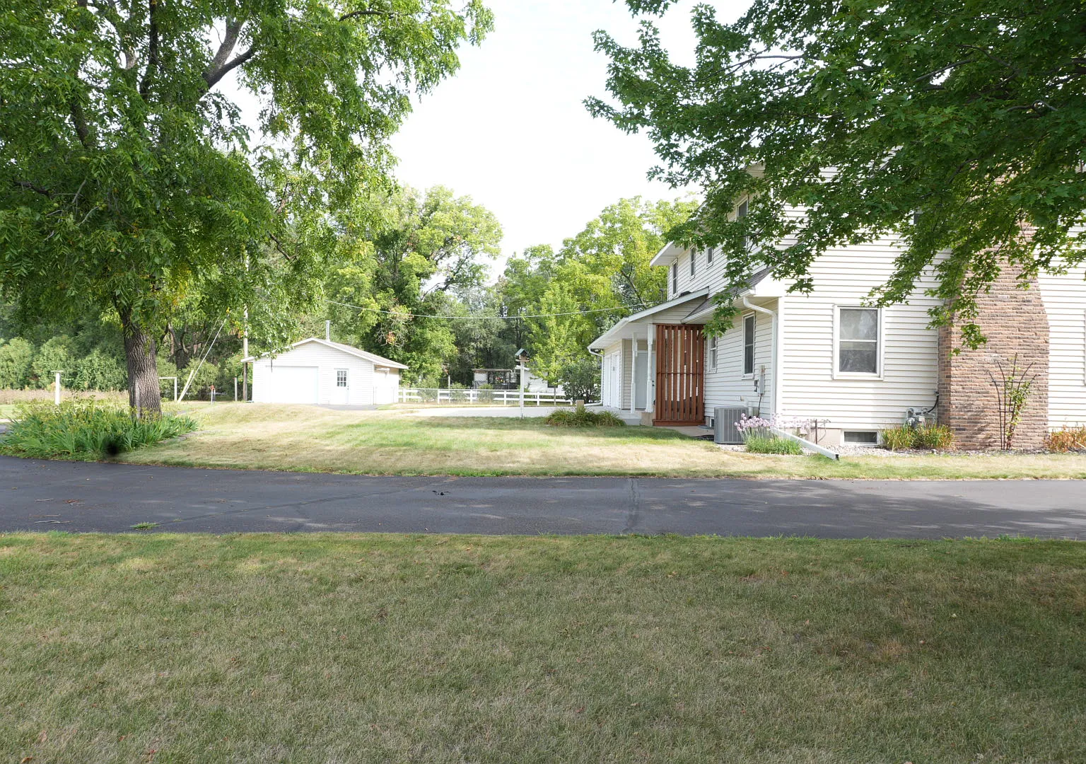 3 bed, 2.5 bath, 1890 sqft, $2,500 — Photo 4