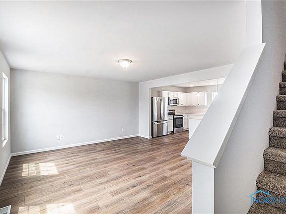 3rd image of 515 Oxford St