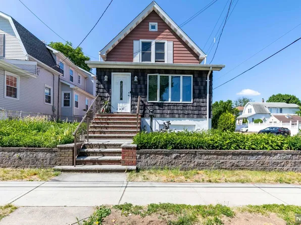 130 Valley Brook Ave, Lyndhurst, NJ 07071