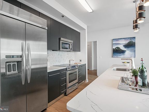 5th image of 2101 Market St Unit 4201