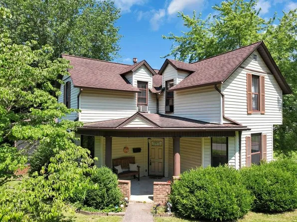 519 E Main St, Oak Hill, OH 45656