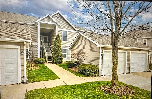 1422 Fox Pointe Circle — Photo 4