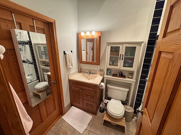 3rd image of 1737 N Campbell Ave #1S