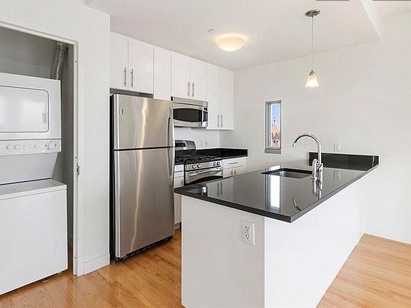 3rd image of 181 E 119th St APT 8A