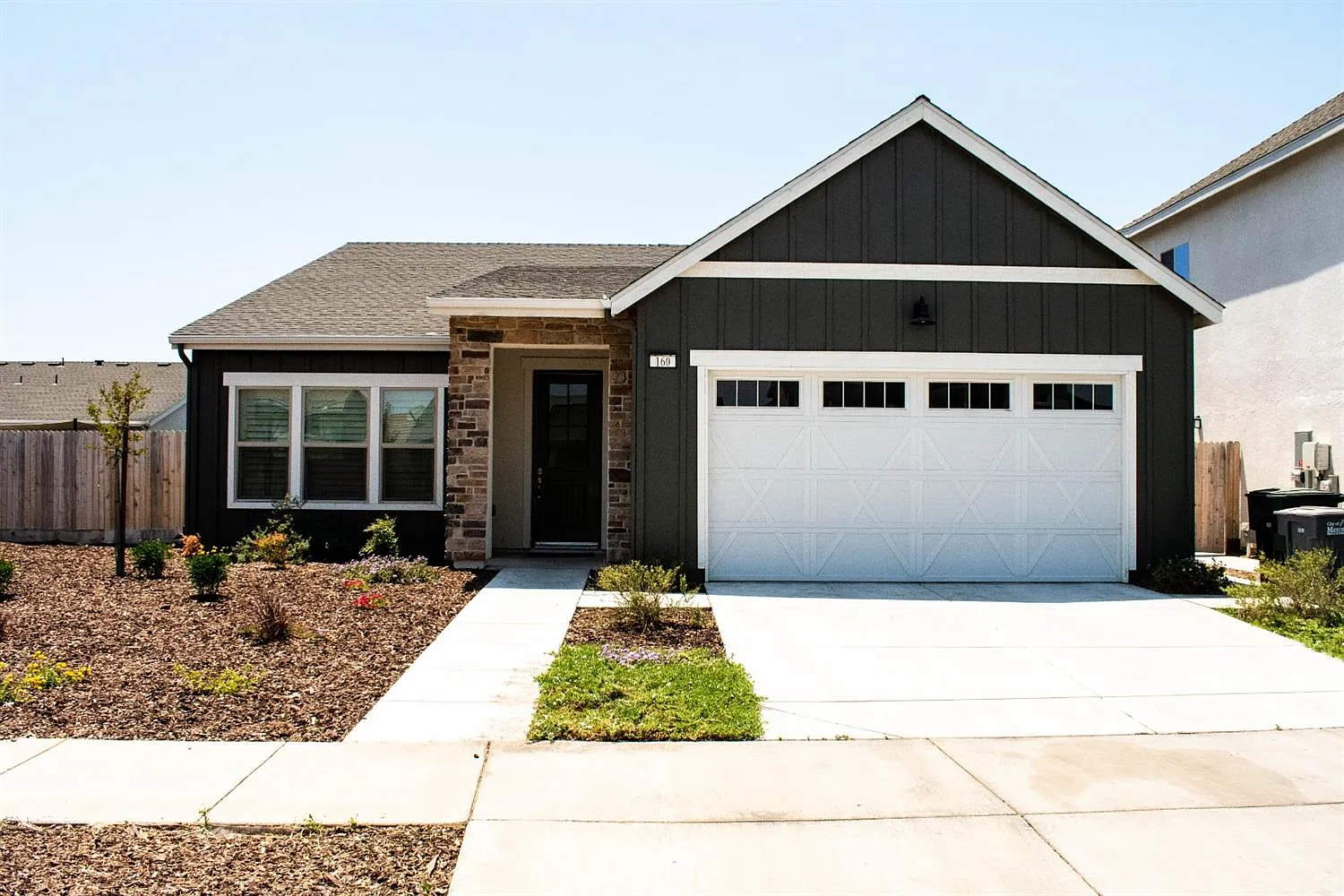 160 Royce Ln photo 1