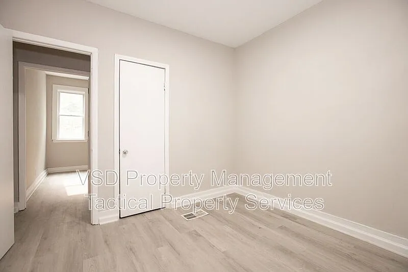 3 bed, 1.0 bath, 1625 sqft, $1,185 — Photo 3