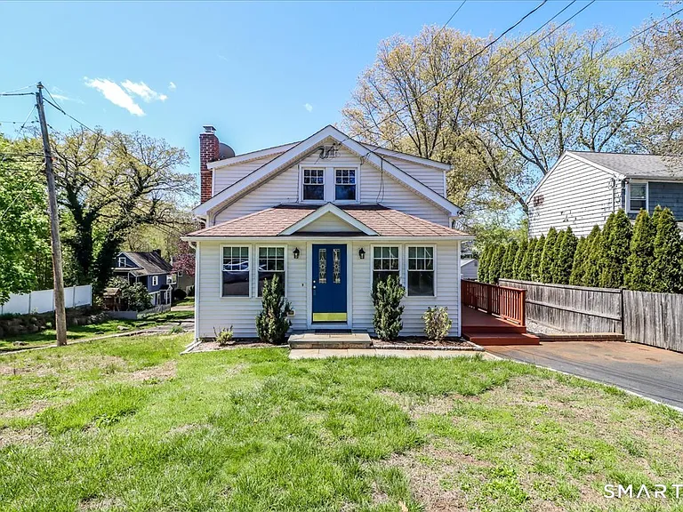 25 Maplewood Ave — Photo 4