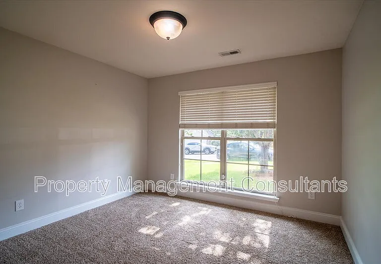 108 Oak Shade Dr — Photo 8