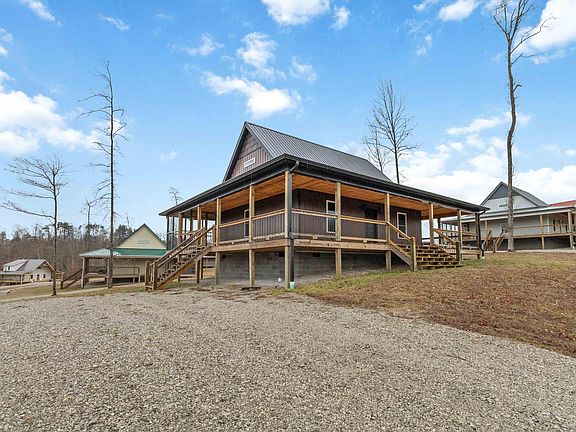 3rd image of 262 Pumpkin Creek Cir