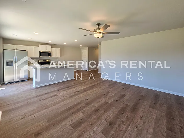 4111 Hudson Ct — Photo 12