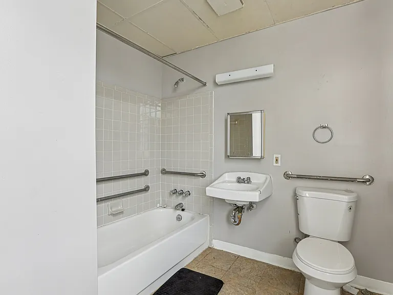 Peabody Apartments — Photo 18