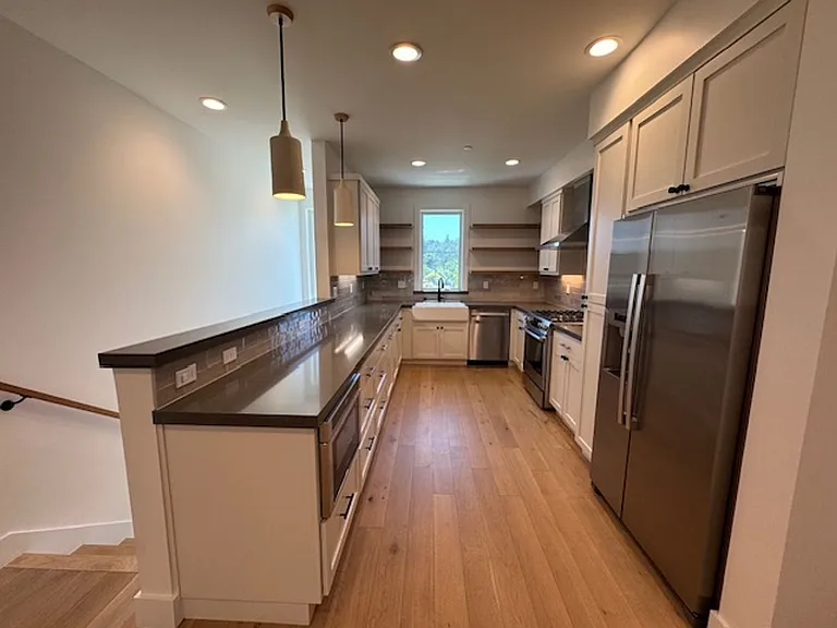 906 Brown Ave — Photo 12
