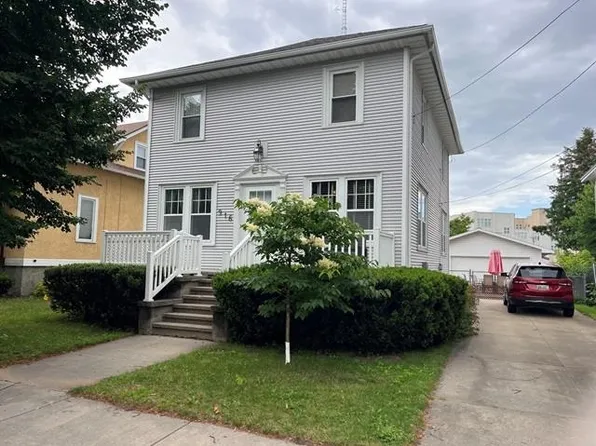 916 5th St, Menominee, MI 49858