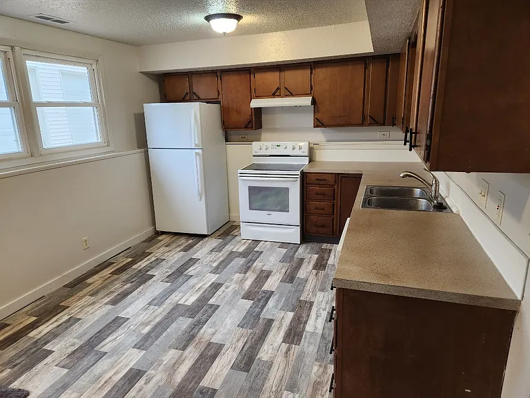 1502 Delta Dr — Photo 12