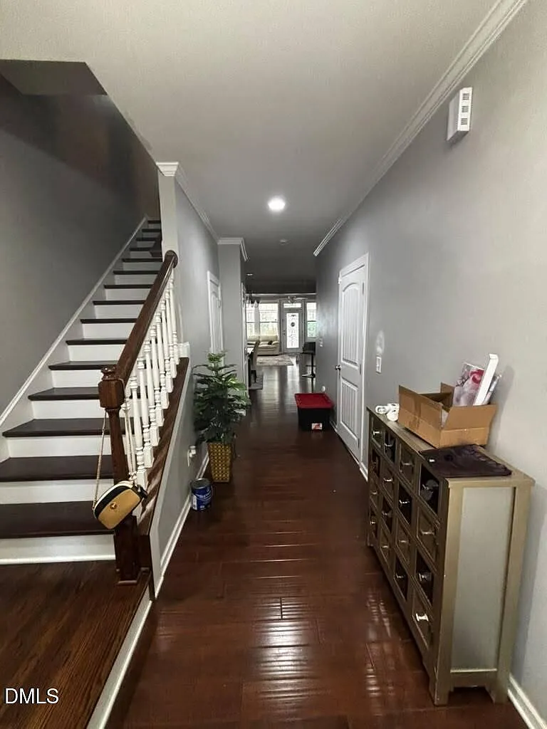 3 bed, 3.5 bath, 2717 sqft, $2,300 — Photo 4