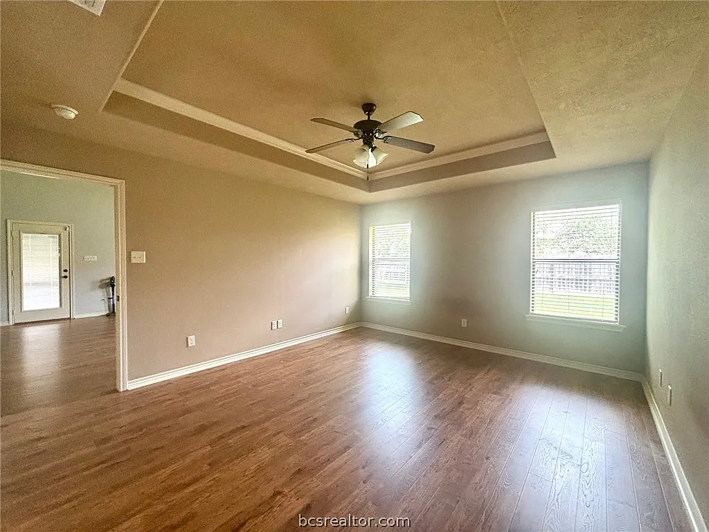 3 bed, 1840 sqft, $2,100 — Photo 4