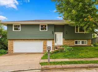 3326 Kimberly Dr, Dubuque, IA 52002