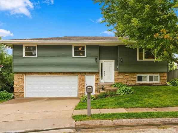 3326 Kimberly Dr, Dubuque, IA 52002