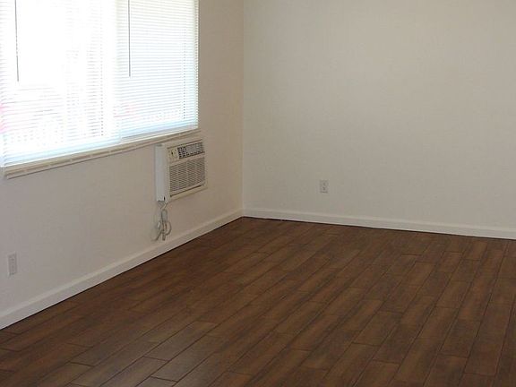 5th image of 1310 Oakdale Ave APT C