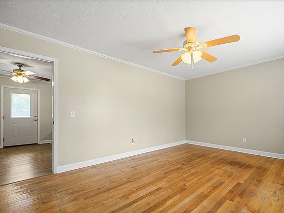 3rd image of 1007 Greenleaf Rd