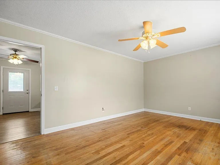 1007 Greenleaf Rd — Photo 3