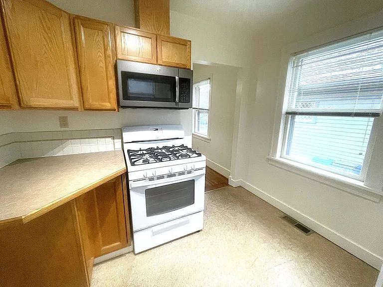 506 NE Russell St — Photo 10