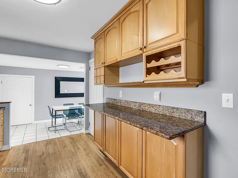 329 Yorke Ave — Photo 8