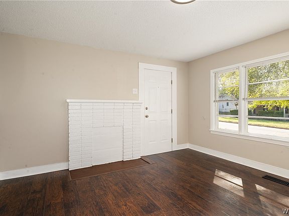 2nd image of 1613 18th Ave E