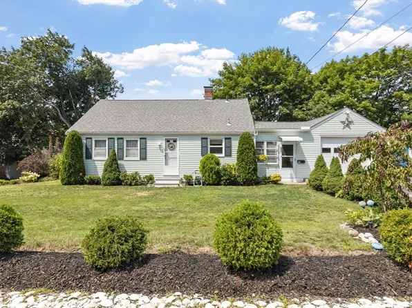 10 Margerie St, Plymouth, MA 02360