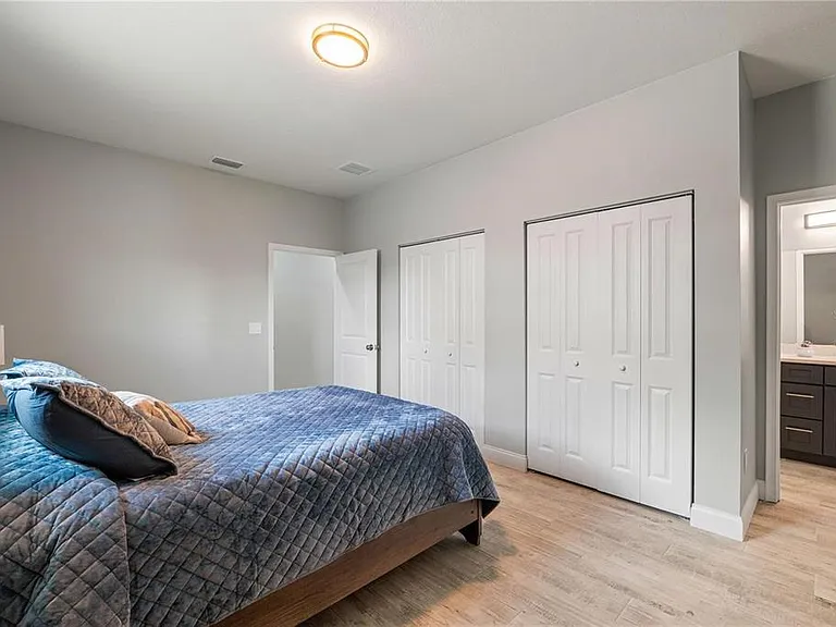 2617 W Saint Joseph St #2 — Photo 8