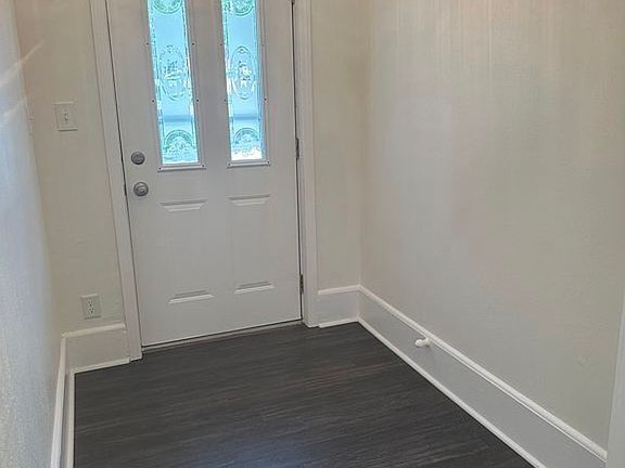 3rd image of 616 10th Ave