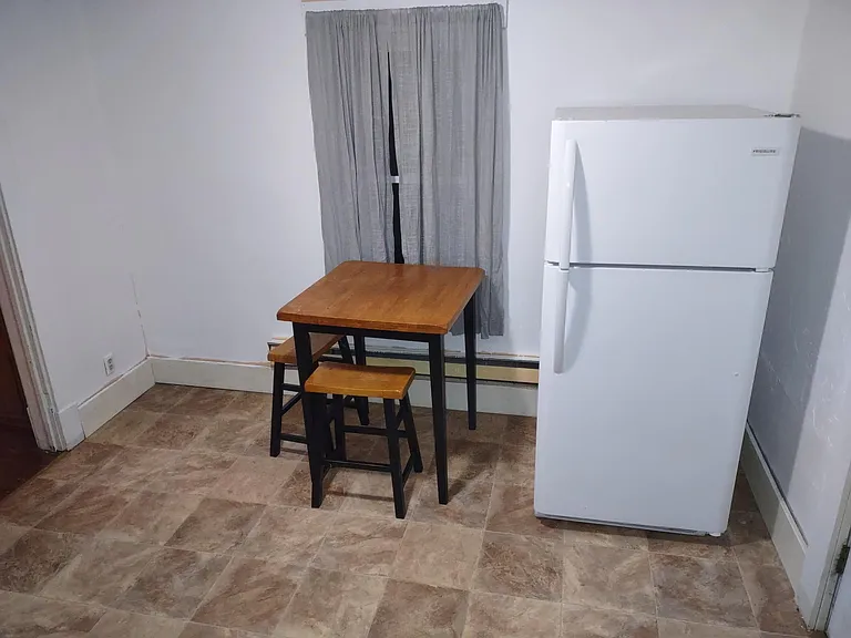 33 Highland Ave #LOWER — Photo 1