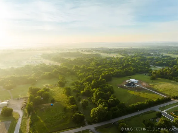 2423 S 1st Pl, Broken Arrow, OK 74012