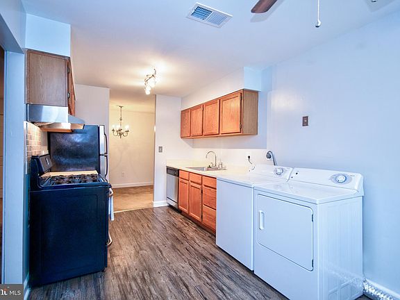 4th image of 110 Royal Oak Dr APT D