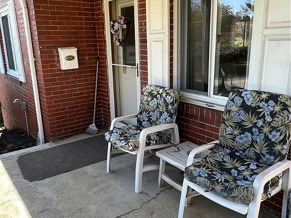 3rd image of 854 Newport Dr