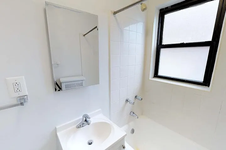 1440 E. 52nd Street — Photo 14