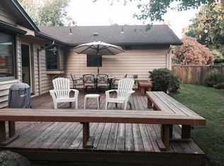 1255 Woodside Dr, Eugene, OR 97401