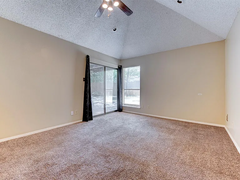 1906 Woodhue Dr — Photo 15