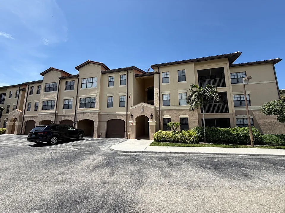 12970 Positano Cir #206