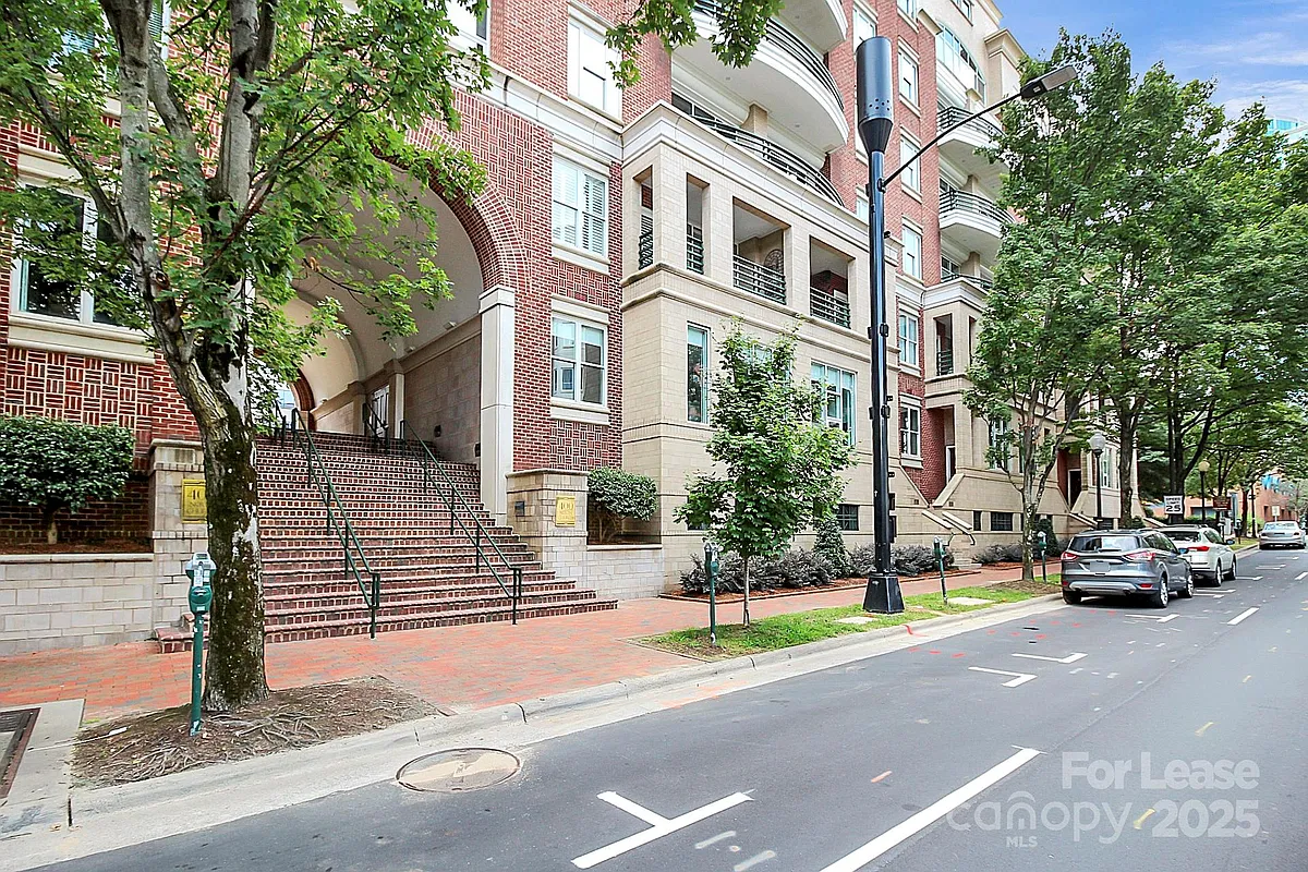 Building Photo - 400 N Church St #414