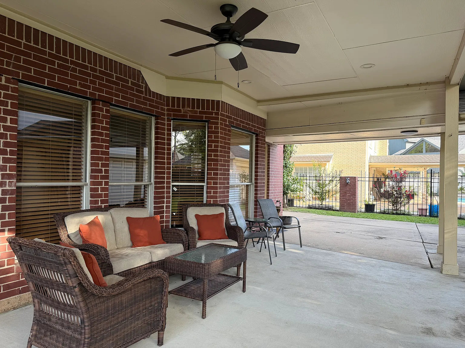 5 bed, 3.5 bath, 3698 sqft, $3,000 — Photo 4