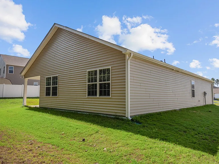 284 Robert Pl — Photo 29