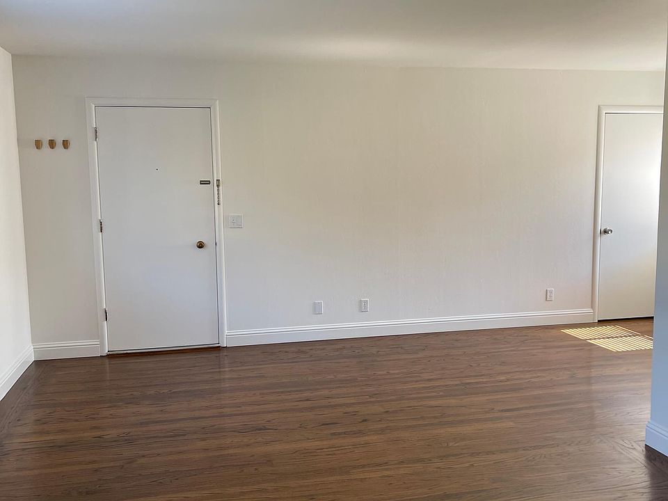1st image of 32 Kent Pl