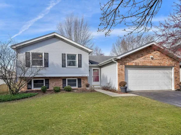 2265 Briarhill Dr, Naperville, IL 60565