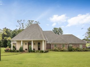 265 Timber Falls Dr, Longview, TX 75605