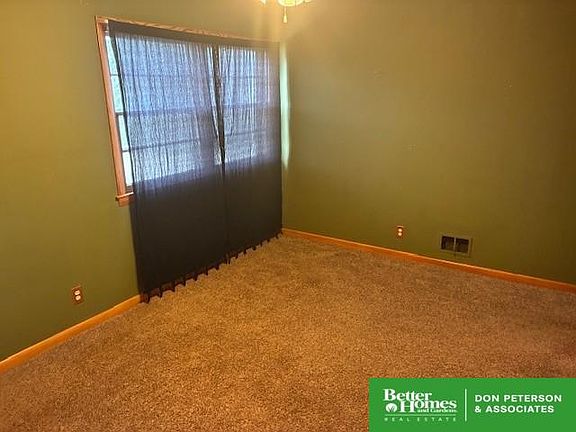 3rd image of 1014 E 9th St