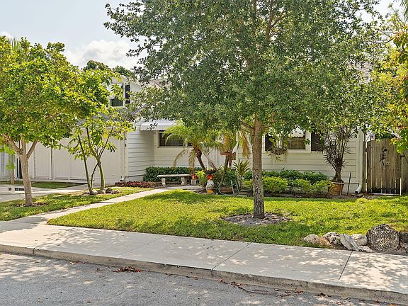 5th image of 318 N Ocean Breeze