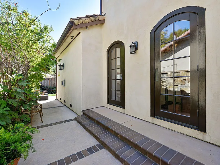 1201 University Dr — Photo 35